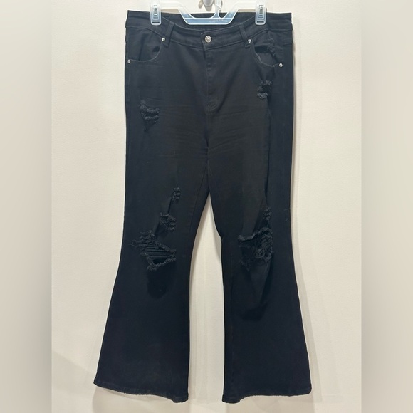 Almost Famous Women's Black Jeans - Picture 1 of 12